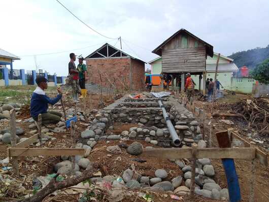 Batu Kali Pemandian Umum Telah Disusun dan Disemen