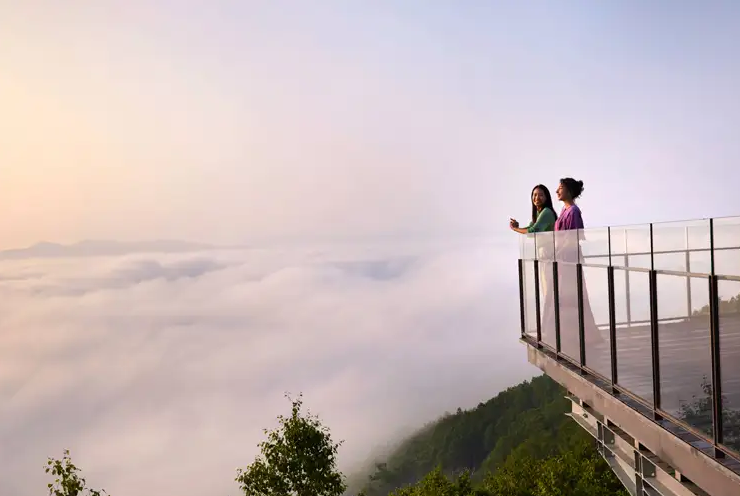 Warung Paling Tinggi di Indonesia, Nikmati Sensasi Makan Nasi Pecel di Atas Awan