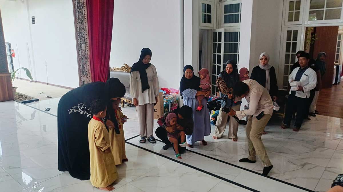 Polda Sumsel Berikan Santunan dan Do'a Bersama kepada Anak Yatim Piatu di Palembang