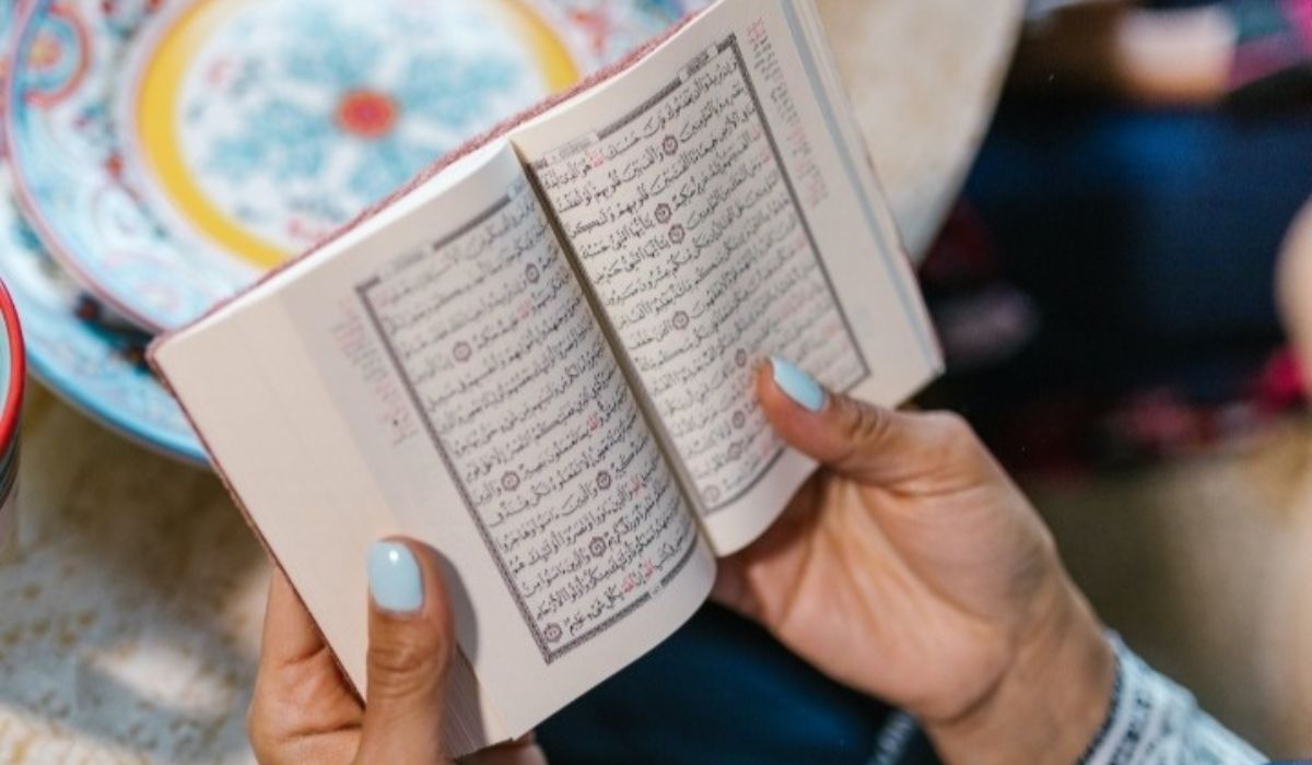  Samakah Pahala Dengar Al-Quran di YouTube dengan Membaca Al-Quran? Ini Penjelasan Buya Yahya