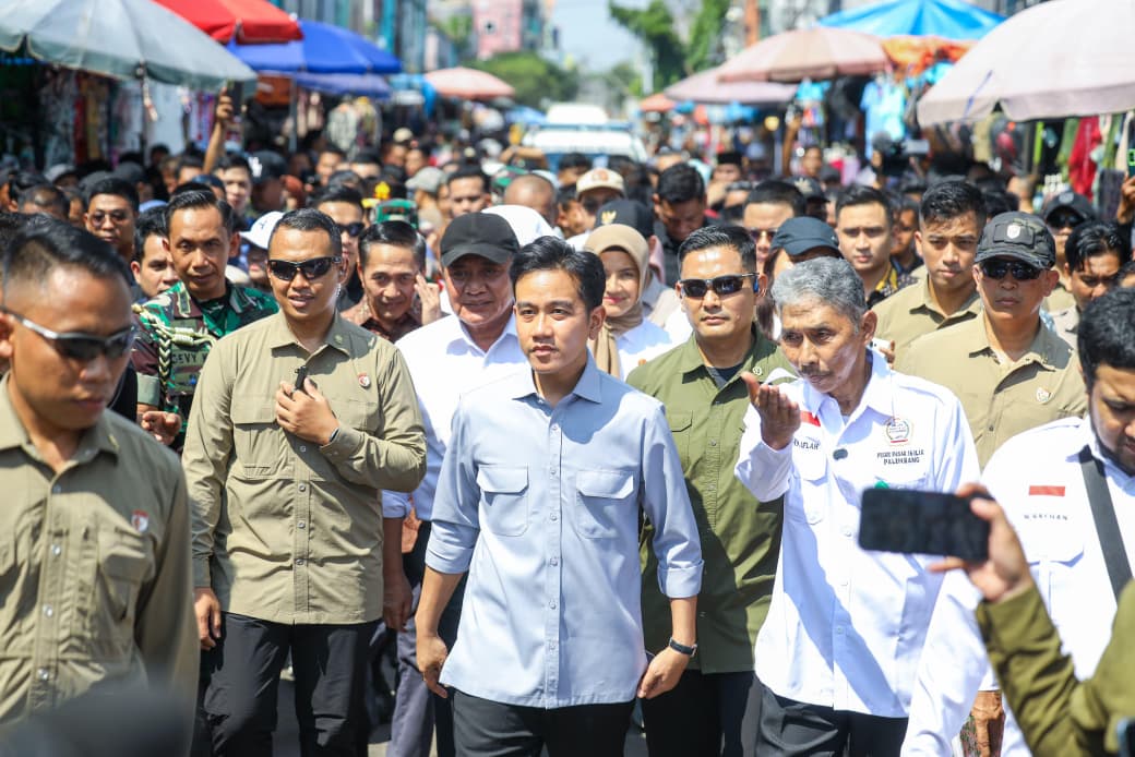 Gubernur Sumsel Dampingi Wapres Gibran Tinjau Pasar di Palembang, Serap Aspirasi Pedagang dan Nikmati Pempek 