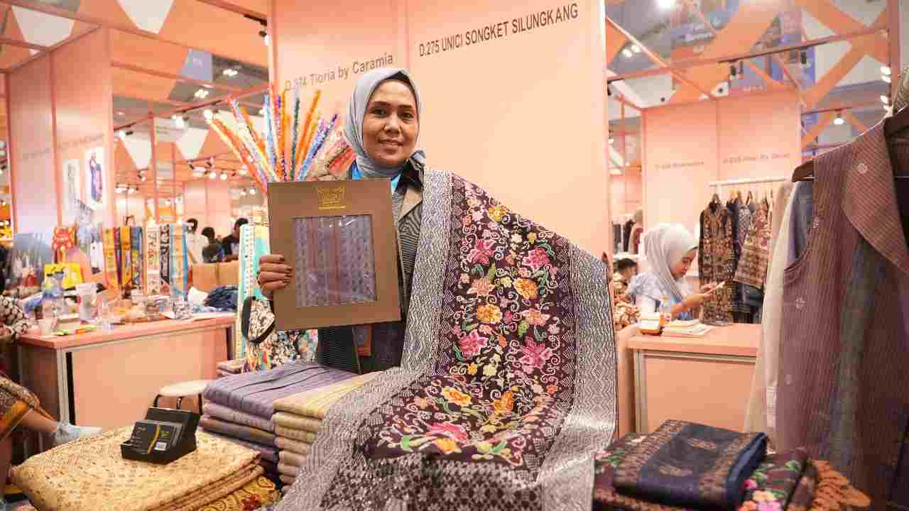 Unici Songket Silungkang, UMKM Binaan BRI yang Sukses Tembus Pasar Internasional