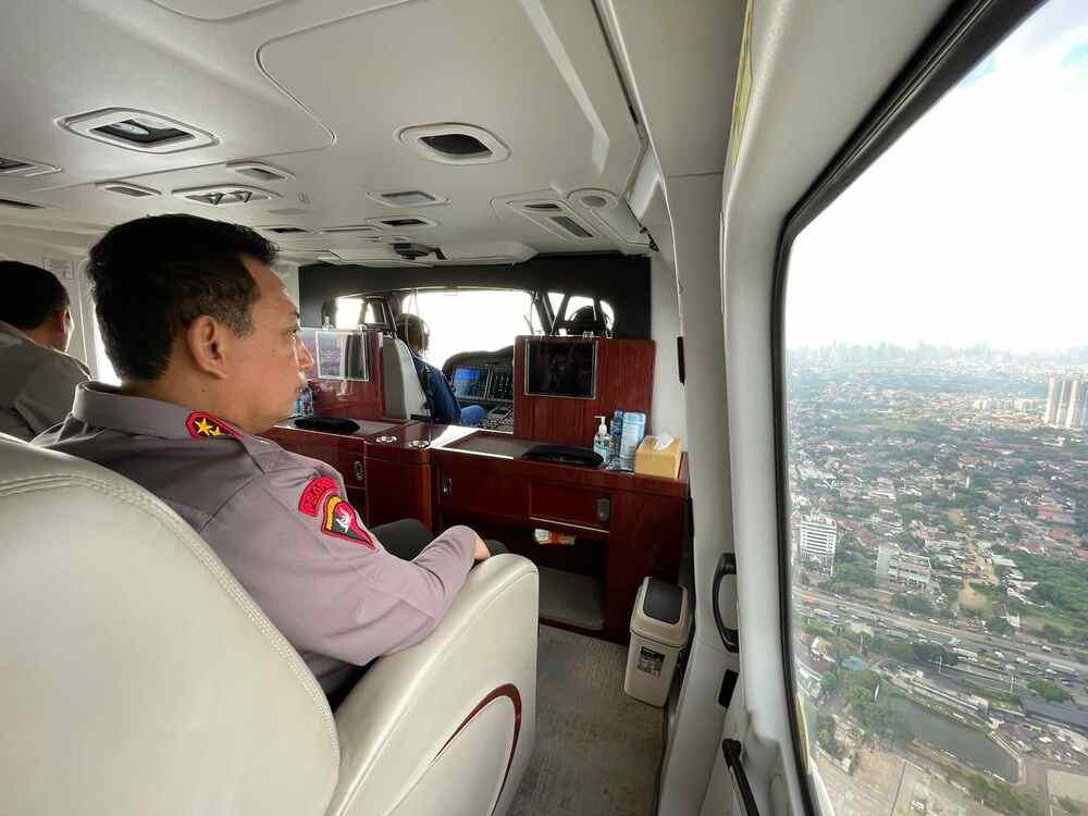 Naik Helikopter, Kapolri Pantau Langsung Arus Mudik di Jalan Tol dan Arteri  