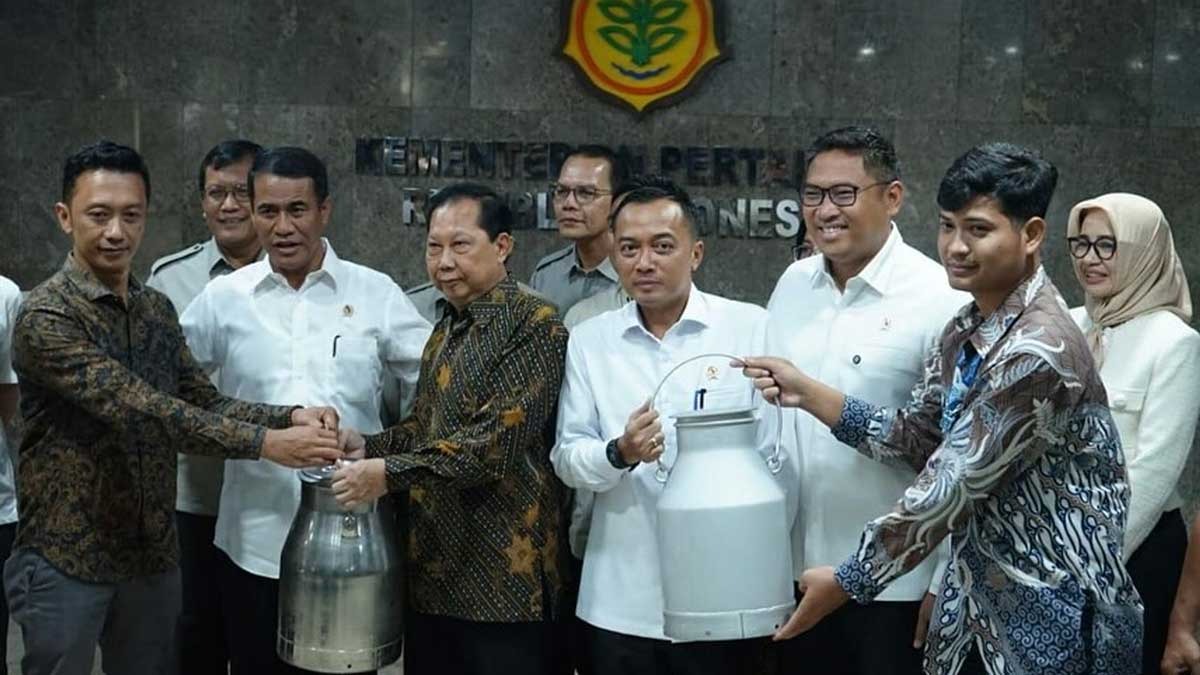 Imbas Peternak Buang Susu Sapi, Mentan Amran Tangguhkan Izin Impor 5 Perusahaan