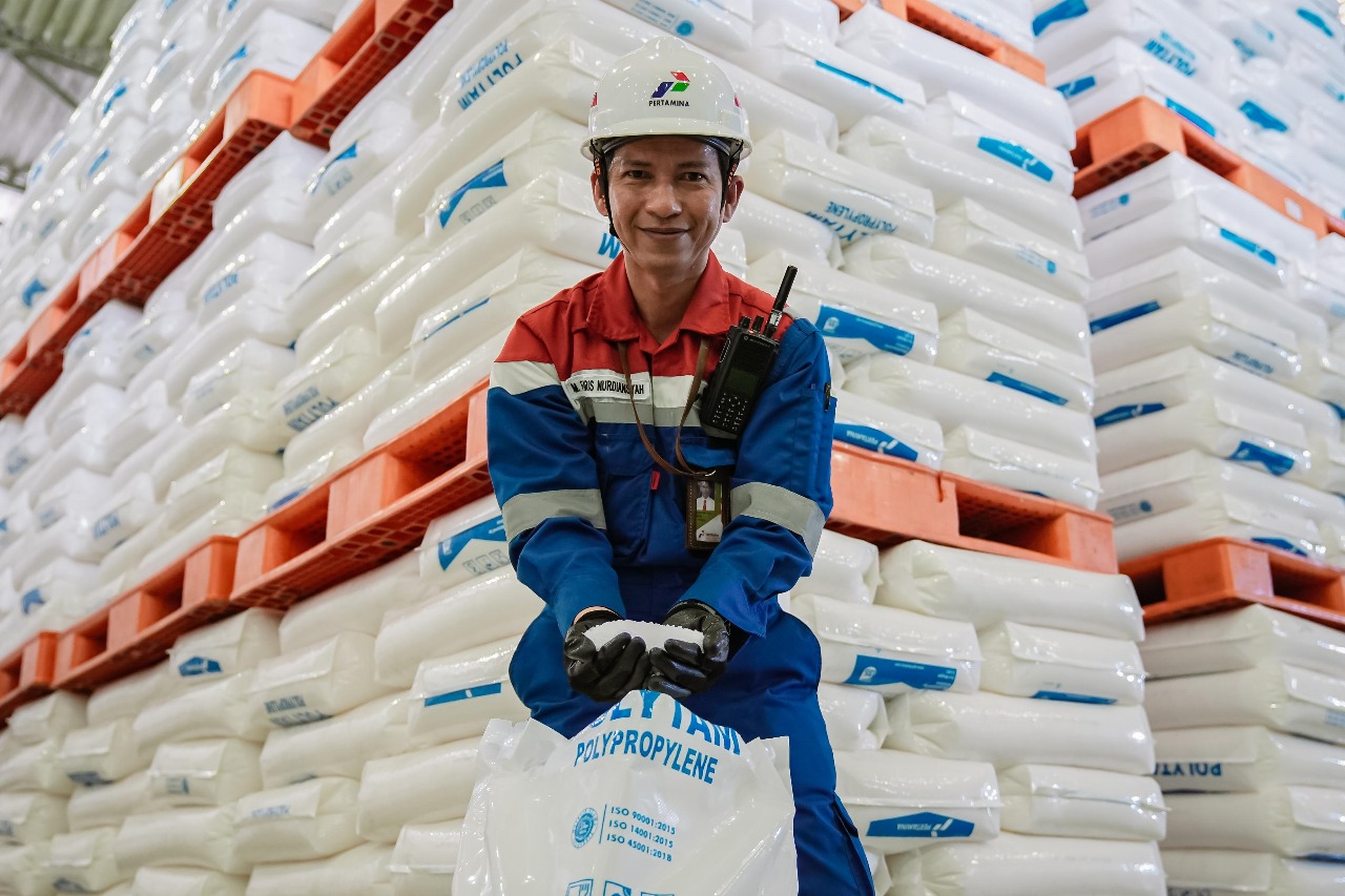 Pastikan Berkualitas Tinggi, Kilang Pertamina Plaju Berhasil Produksi 50 Ton Biji Plastik Polytam di 2024