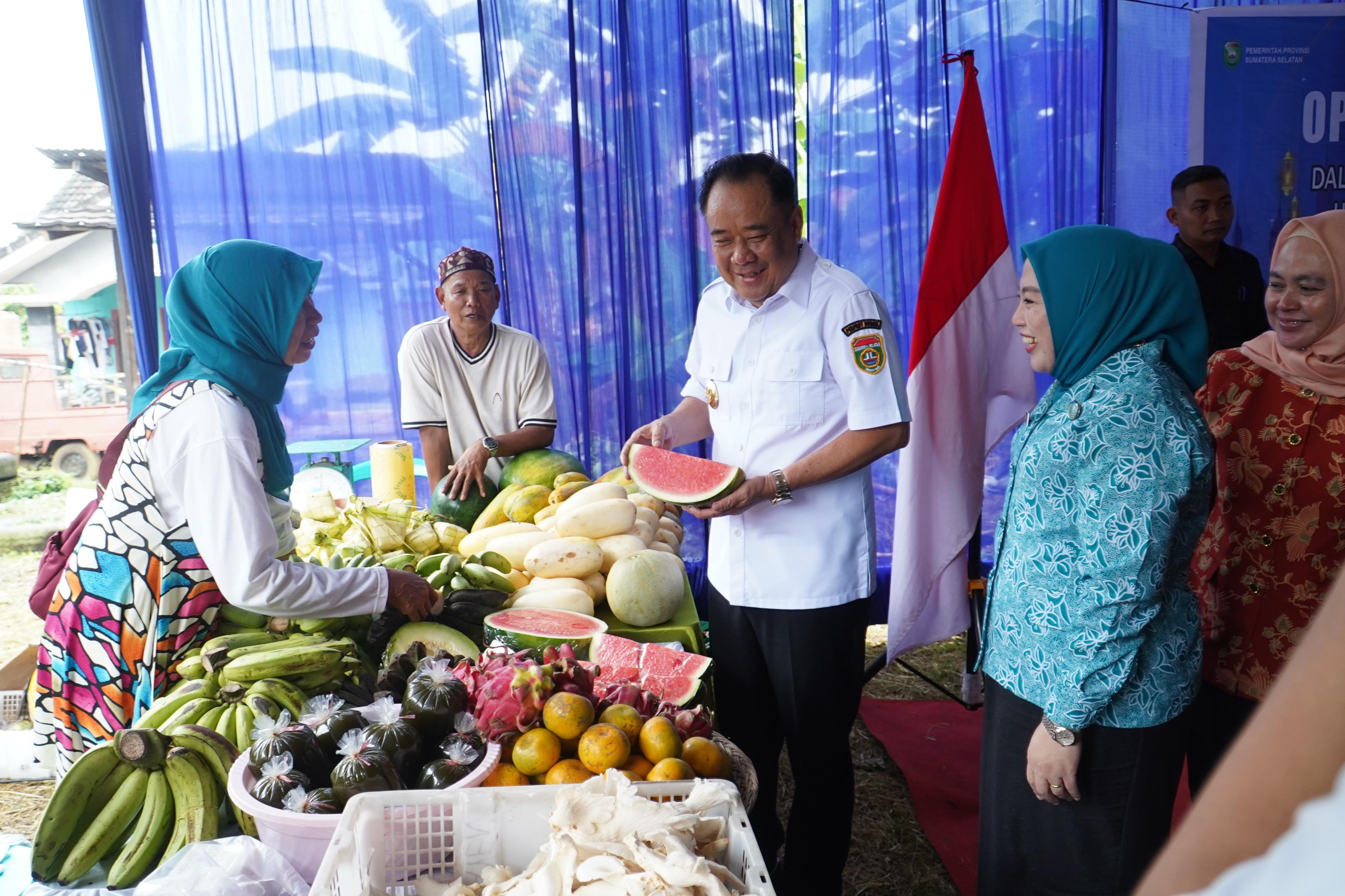 Tinjau Operasi Pasar Murah, Wagub Cik Ujang Harapkan Harga Bahan Pokok Tidak Melonjak Jelang Lebaran