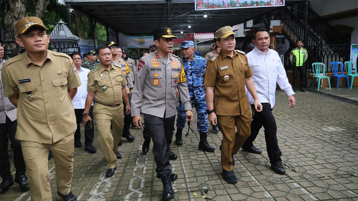 Kapolda Bersama Forkompimda Sumsel Lakukan Pemantauan Ibadah Gereja dan Pos Pam Ops Lilin 2024