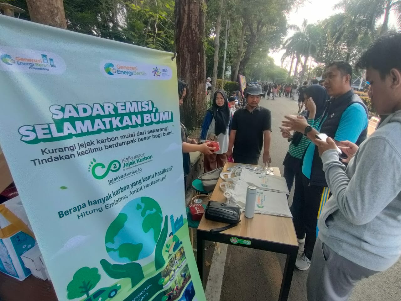 Kampanye 'Sadar Emisi', Generasi Energi Bersih Ajak Warga Palembang Hitung Jejak Karbon Individu