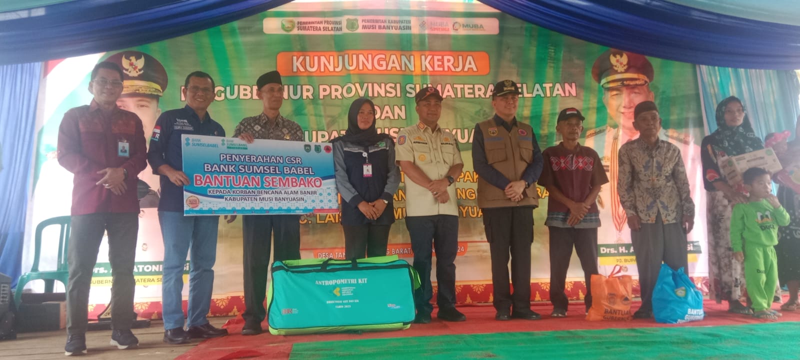 Bank Sumsel Babel Salurkan Ribuan Paket Sembako Bantu Warga Korban Banjir 3 Kabupaten di Sumatera Selatan