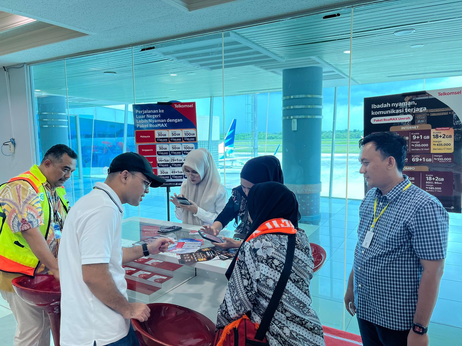 Mudah Terhubung di Luar Negeri, Telkomsel Hadirkan Layanan Roaming di Bandara SMB II Palembang