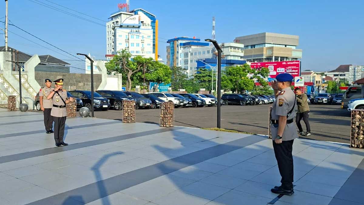 Ziarah di Taman Makam Pahlawan, Kapolda Sumsel Pimpin Upacara dalam Rangka HUT Bhayangkara ke-79