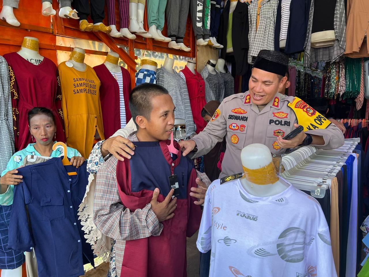 Rayakan Kemenangan Idul Fitri 1444 Hijriah, Kapolres Muba Ajak Beli Baju Lebaran Anak Panti Asuhan