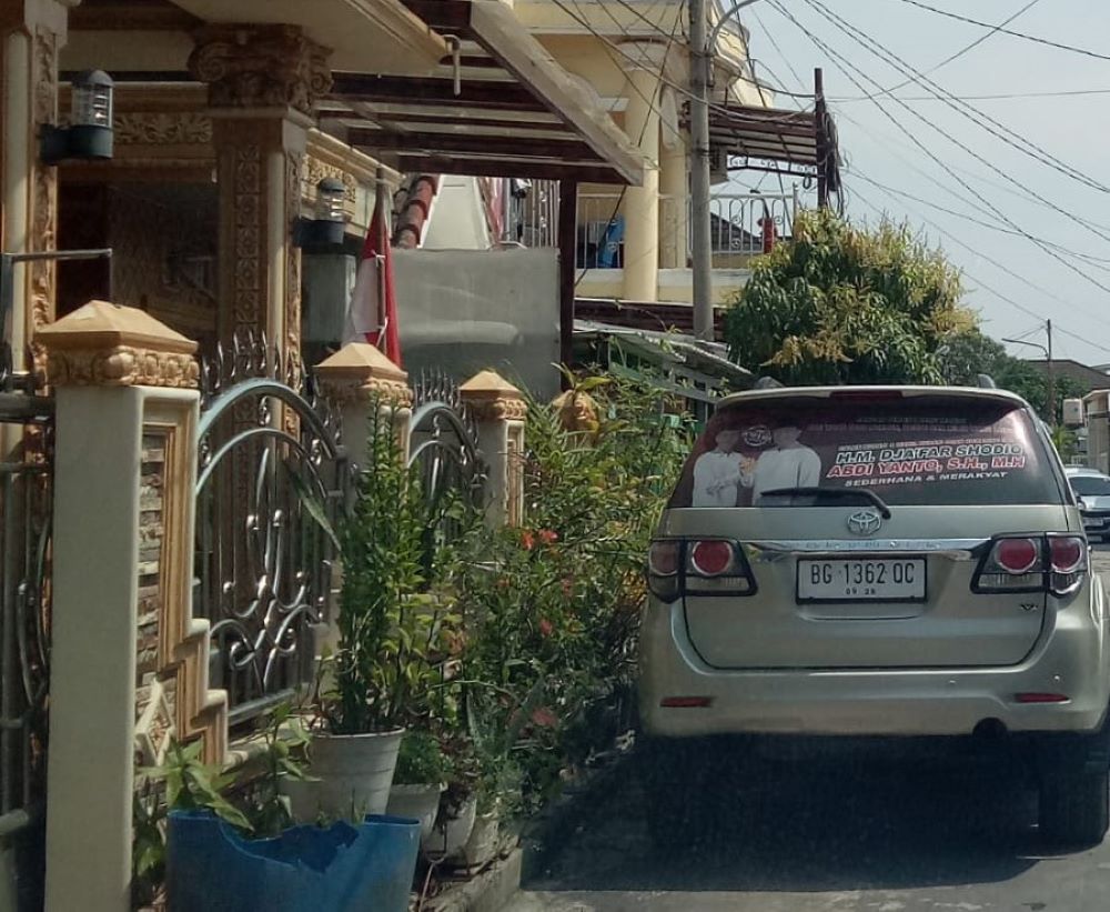 Terang-Terangan! Oknum Kades Somor Pasang Poster JADI di Mobil Pribadi, Ini Kata Bawaslu OKI