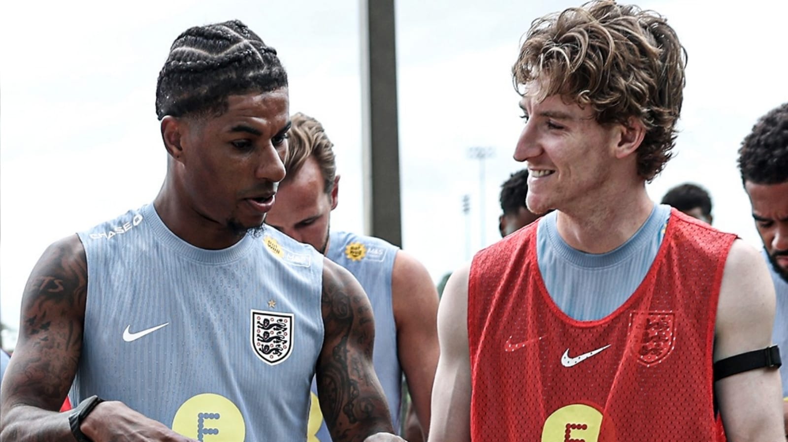 Ini yang Dikatakan Marcus Rashford Pada Anthony Gordon Setelah Transfer ke Barcelona