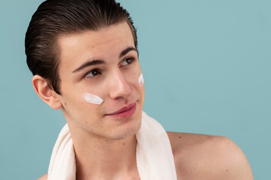 3 Skincare Rutin Buat Kaum Pria, Dijamin Wajah Cerah Seharian 