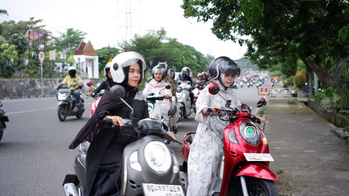 Serunya Ngabuburit Ala Hijabers Palembang: Keliling Kota Pakai Scoopy Hingga Belajar Beauty Class