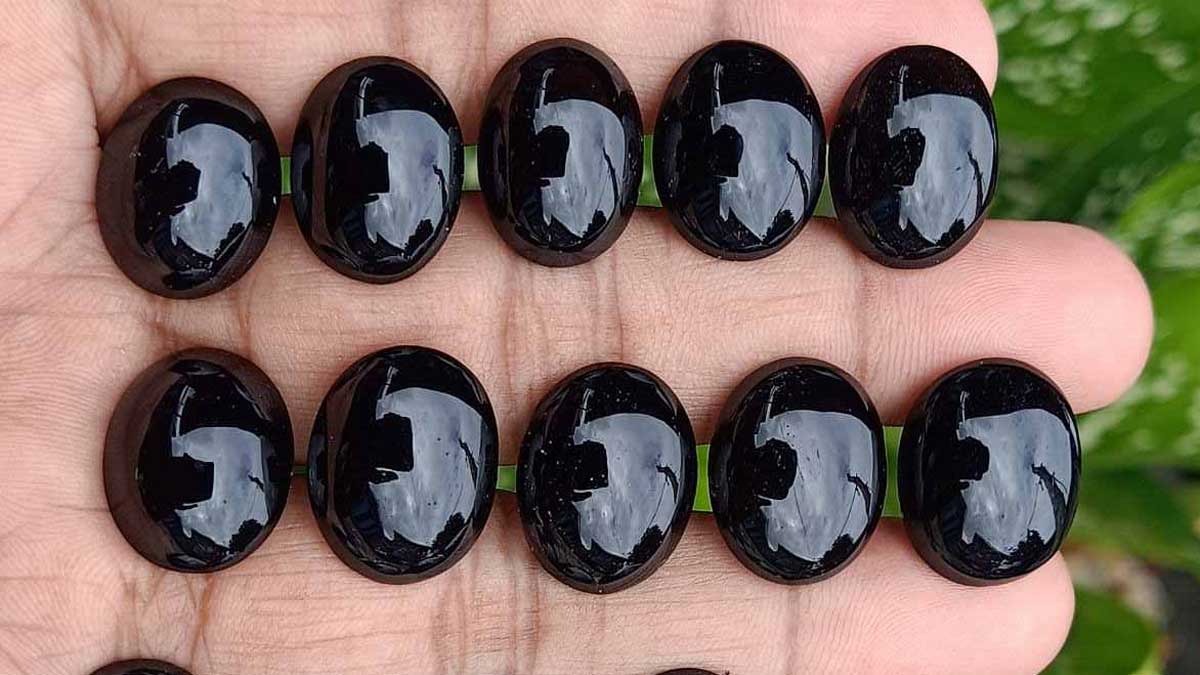 Aura Misterius Batu Kecubung Hitam, Ini Khasiat yang Banyak Dipercaya