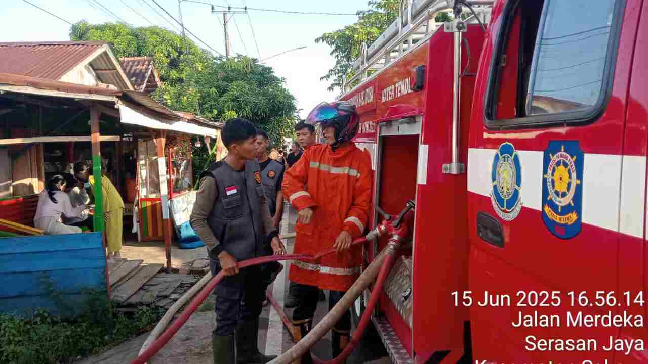 Si Jago Merah Mengamuk di Rumah Warga, Ini Respon Cepat Damkar Muba