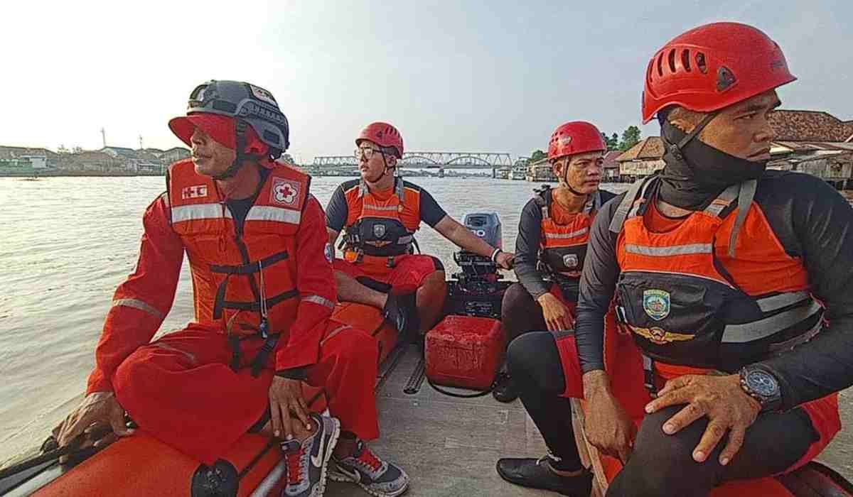 Perbaiki Jembatan Ogan I, Warga Purbalingga Tenggelam, Kantor SAR Palembang Terjunkan Personel
