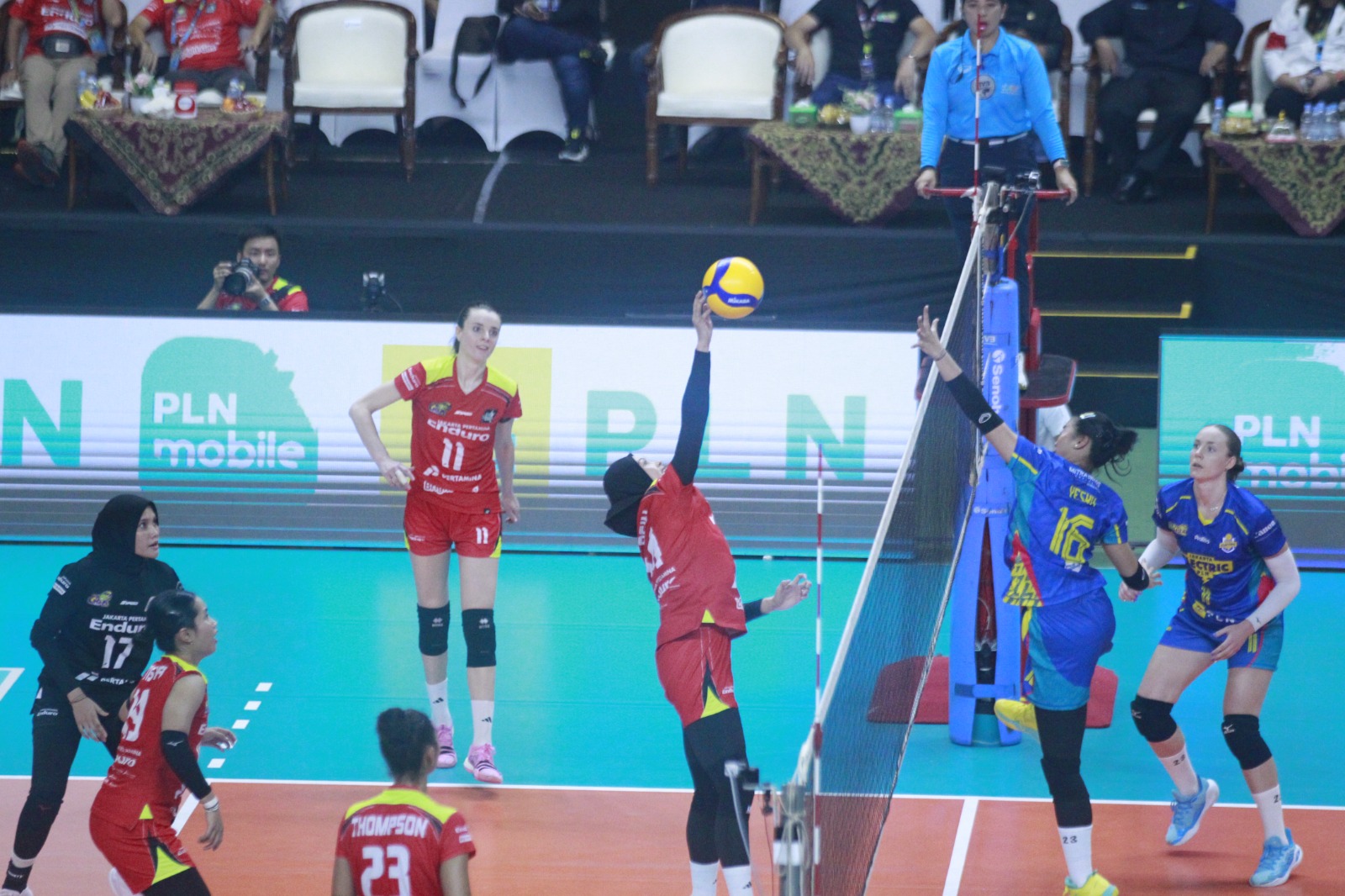 Awal Laga Final Four Proliga 2025, Pertamina Enduro Kalahkan Electric PLN