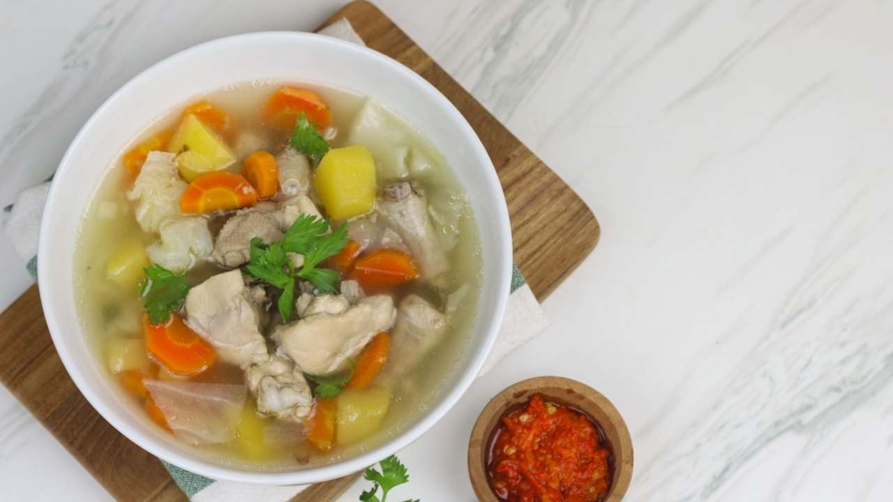 Bikin Nagih! Ini Resep Sop Ayam Hangat yang Cocok Jadi Menu Berbuka Puasa