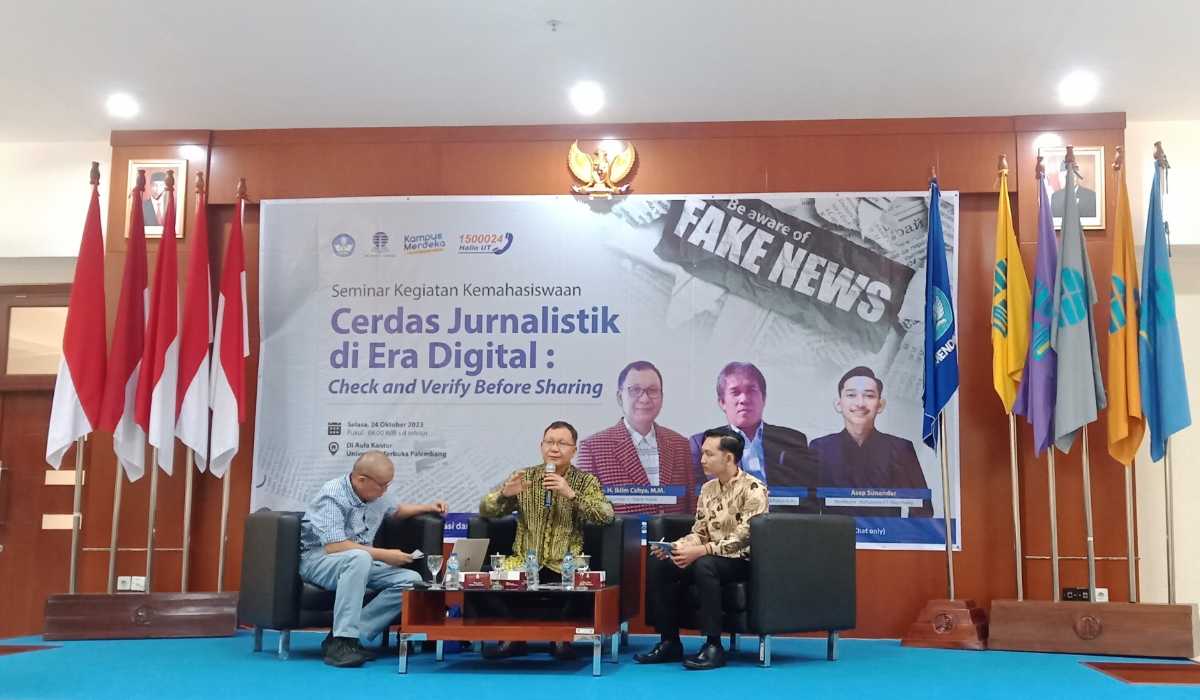 Jawab Pertanyaan Dapat Buku! UT Palembang Gelar Seminar Jurnalistik, Hadirkan Tokoh Politik dan Jurnalis Senio