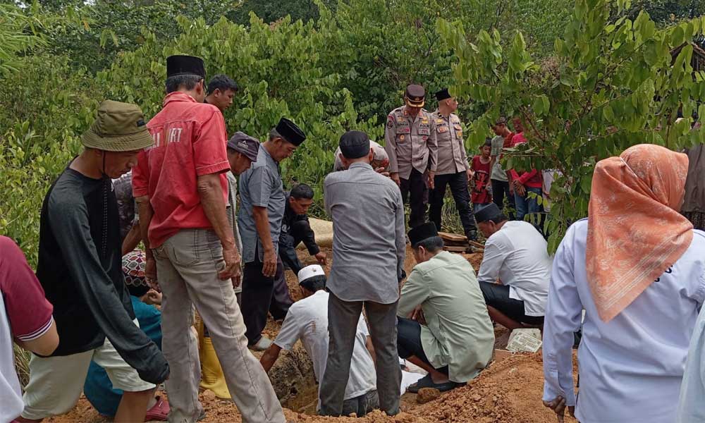 Istri Anggota Penmas Bidhumas Polda Sumsel Meninggal, Kabid Humas Melayat ke Rumah Duka