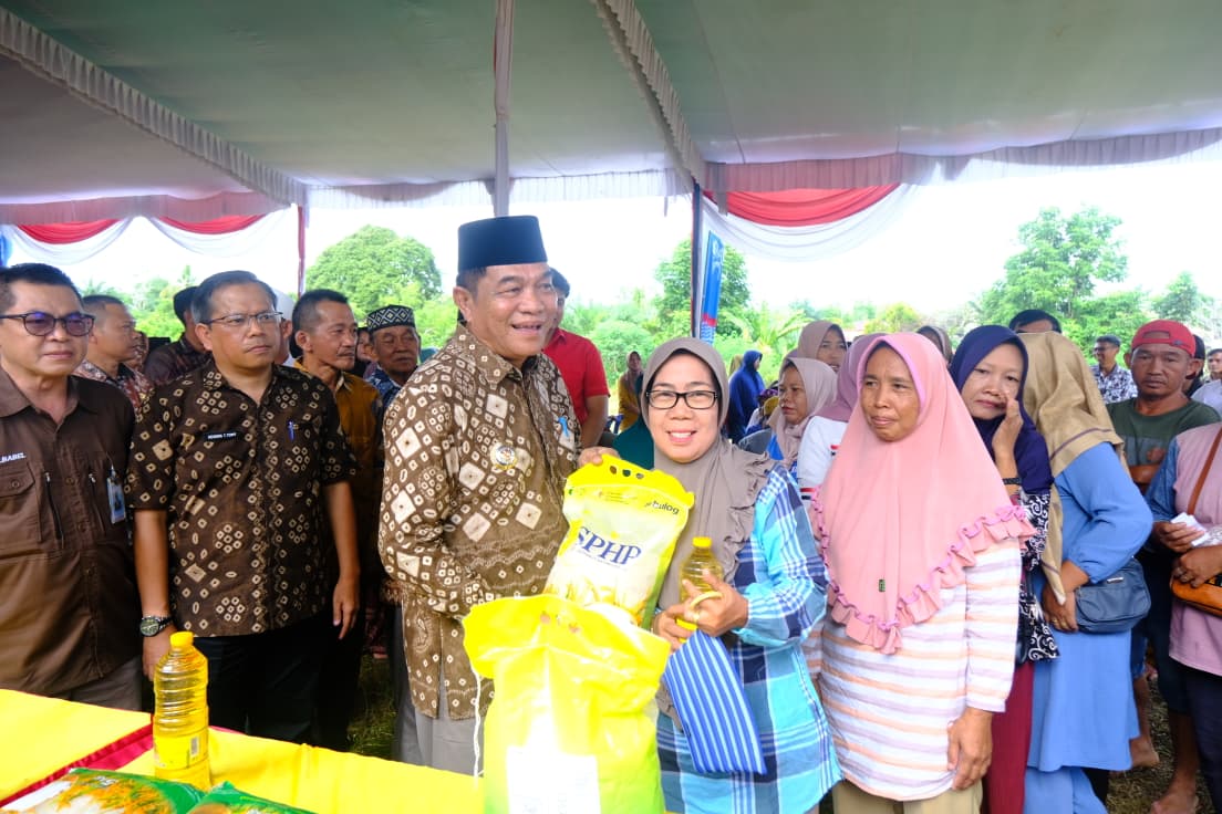 Buka Operasi Pasar Murah di Plakat Tinggi, Bupati Muba Sampaikan Pesan Ini Bagi Masyarakat