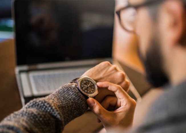 CEK KEPRIBADIAN! Ini 6 Watak Orang yang Suka Memakai Jam di Tangan Kiri