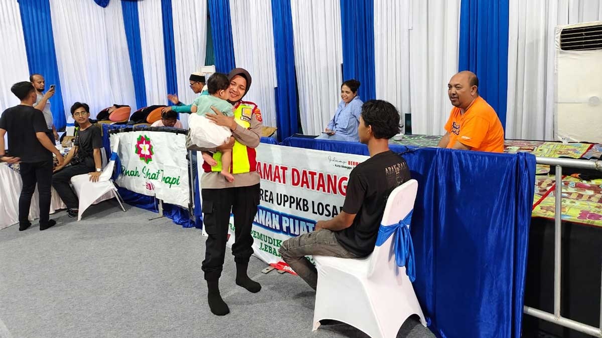 Jaga Kelancaran Mudik Lebaran 2025! Polwan Ditugaskan Cegah Penumpukan Kendaraan di Rest Area