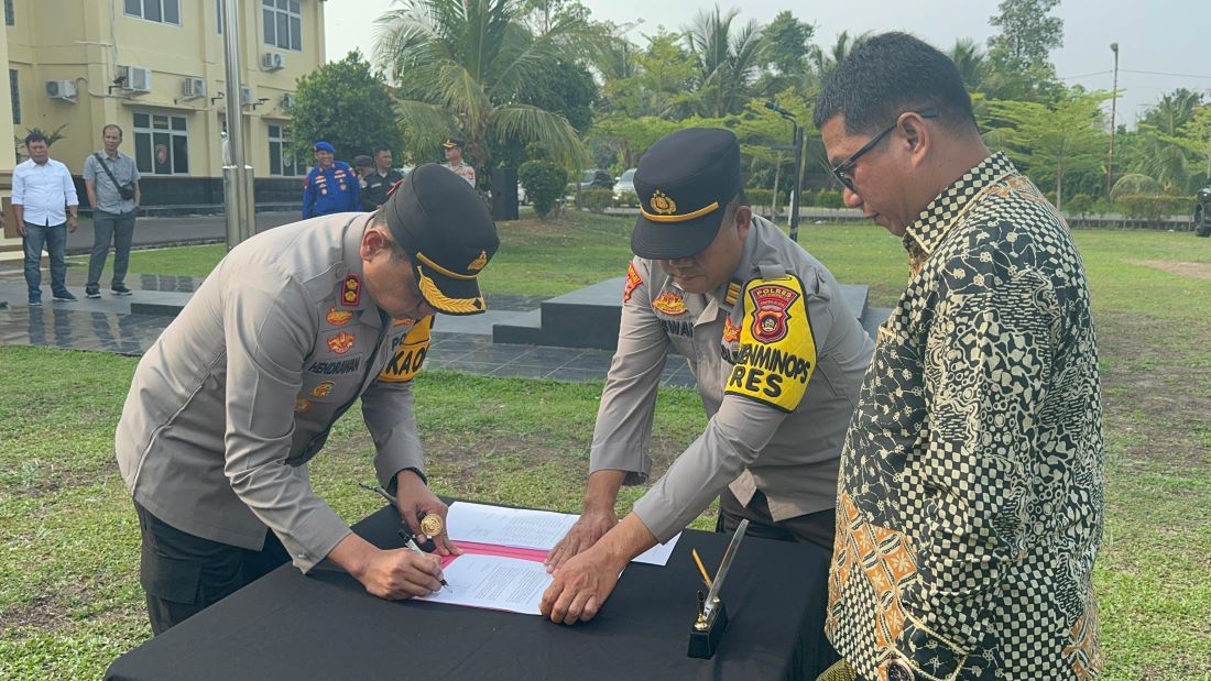 Polres OKI Serahkan Pamwal Calon Bupati dan Wakil Bupati OKI, Ini Tujuannya