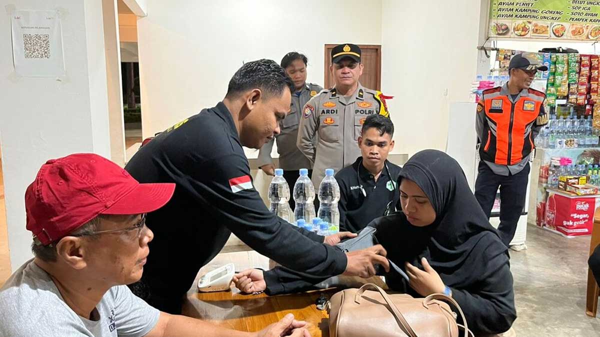 Cegah Kelelahan di Jalur Mudik, Polda Sumsel Siagakan Tim Medis dan Cek Tensi Gratis bagi Pengemudi