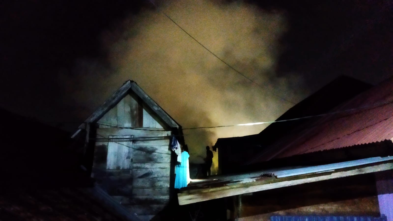 Rumah Panggung di Lorong Sukadamai I Ludes Terbakar 