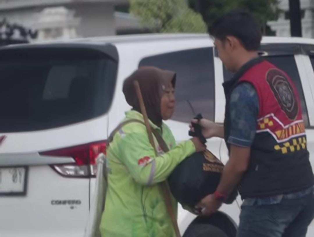 Jumat Berkah: Saat Polisi Satreskrim Lubuk Linggau Hadir Mengulurkan Kepedulian Kemanusian Terhadap Sesama