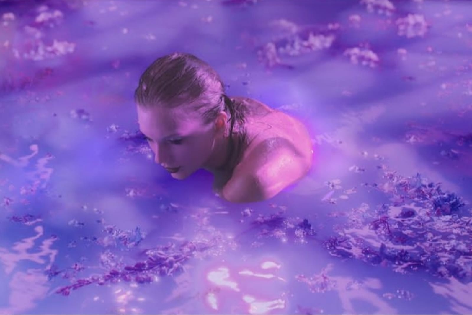 Lirik dan Makna Lagu Taylor Swift - 'Lavender Haze'