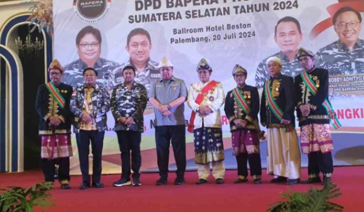 Sultan Palembang Anugerahkan Gelar Pangeran Wira Negara pada Menteri Airlangga, Ini Harapannya