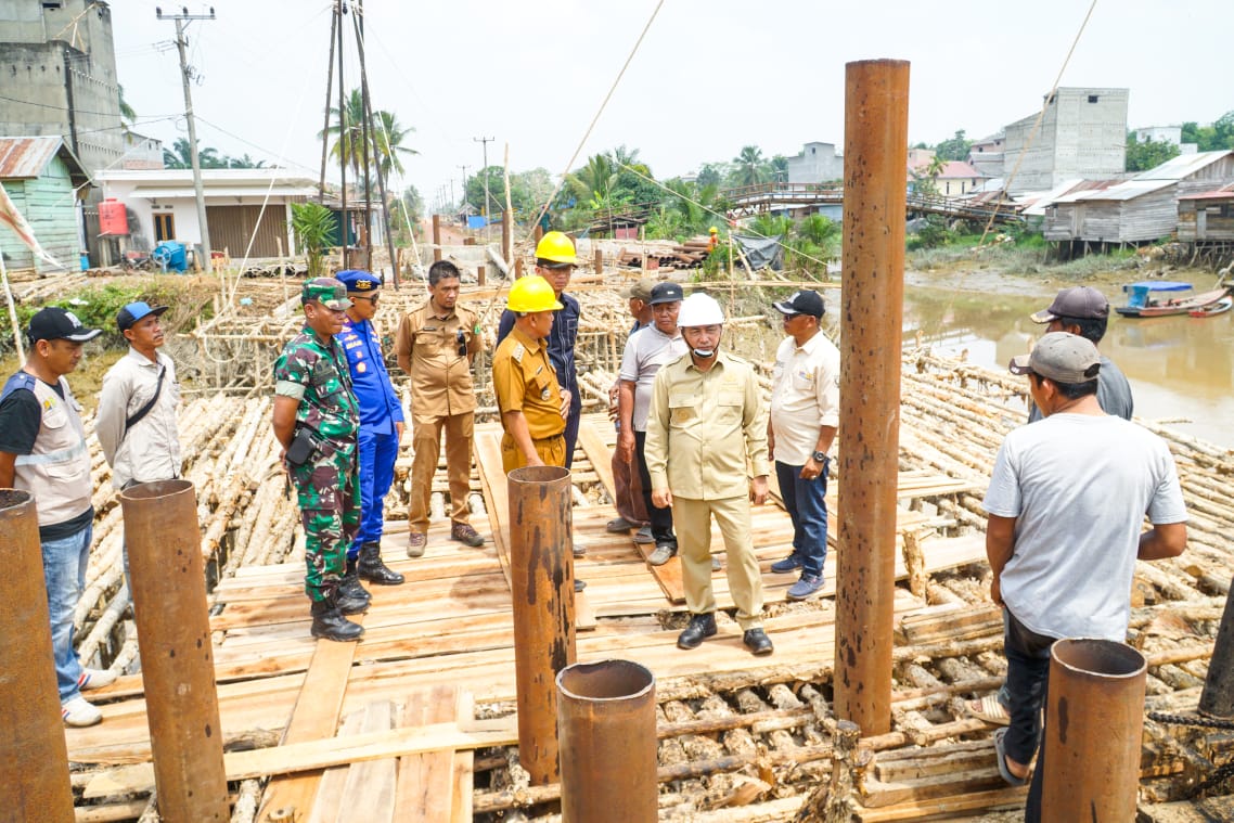 Usai Bermalam, Pj Bupati Muba Tinjau Pembangunan Jembatan dan Perbaikan Jalan di Kecamatan Lalan