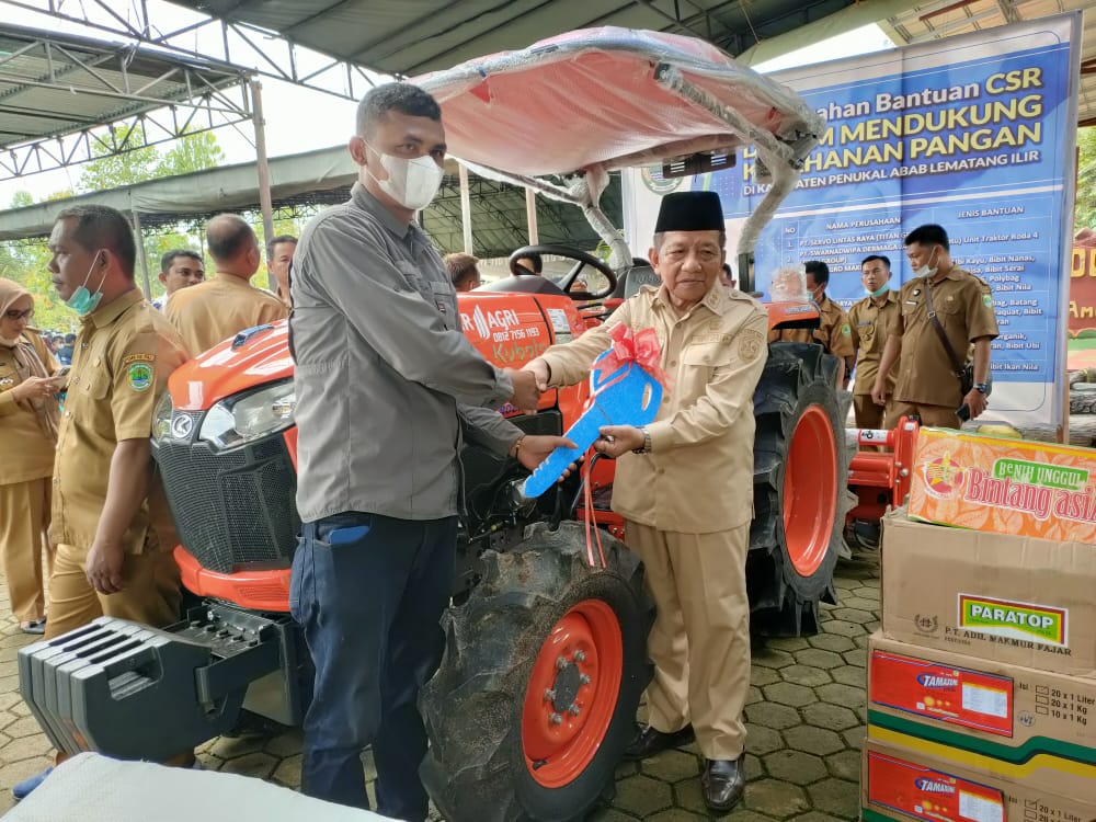 Jaga Ketahanan Pangan, Petani di PALI Terima Bantuan Mulai Dari Hand Tractor Hingga Bibit Ubi