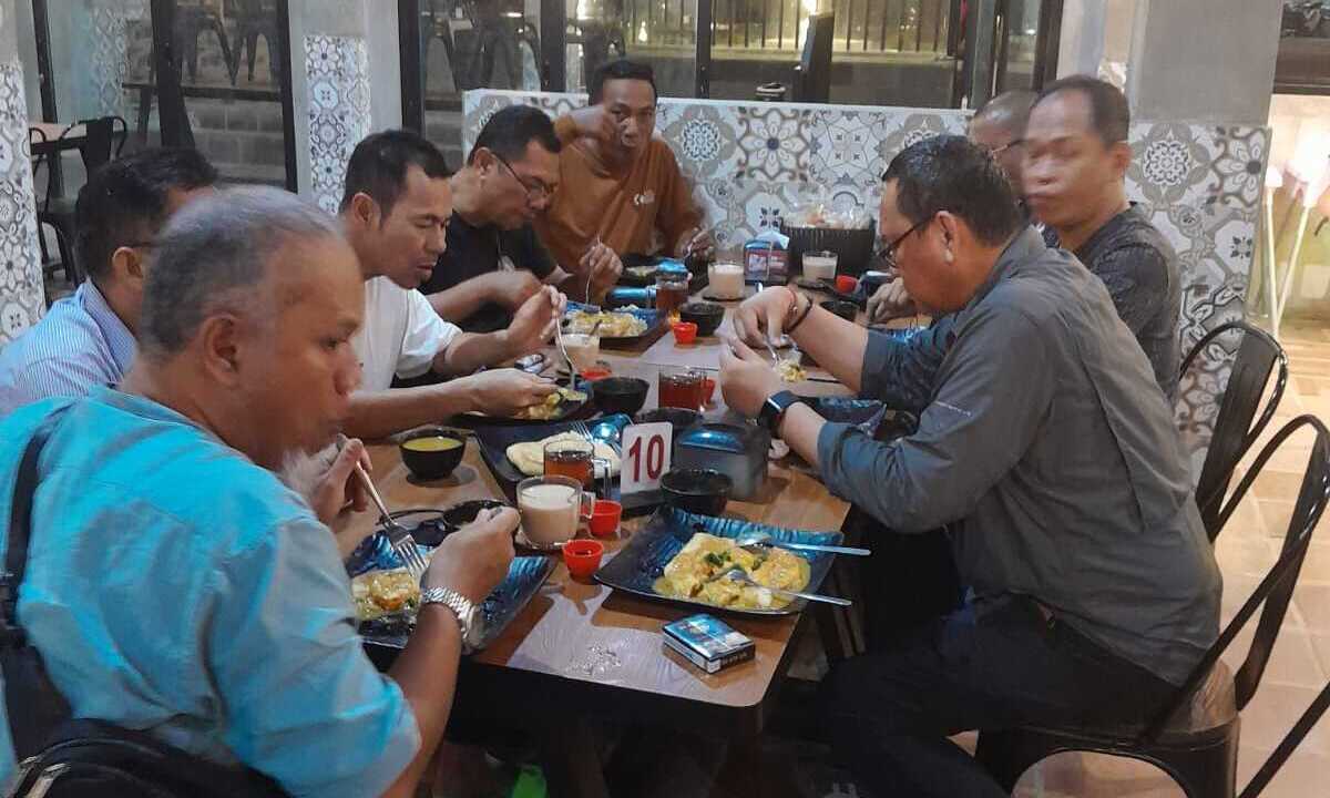 Mantap! Ahli Tambang Alumni Unsri Buru Kuliner Jadul Palembang