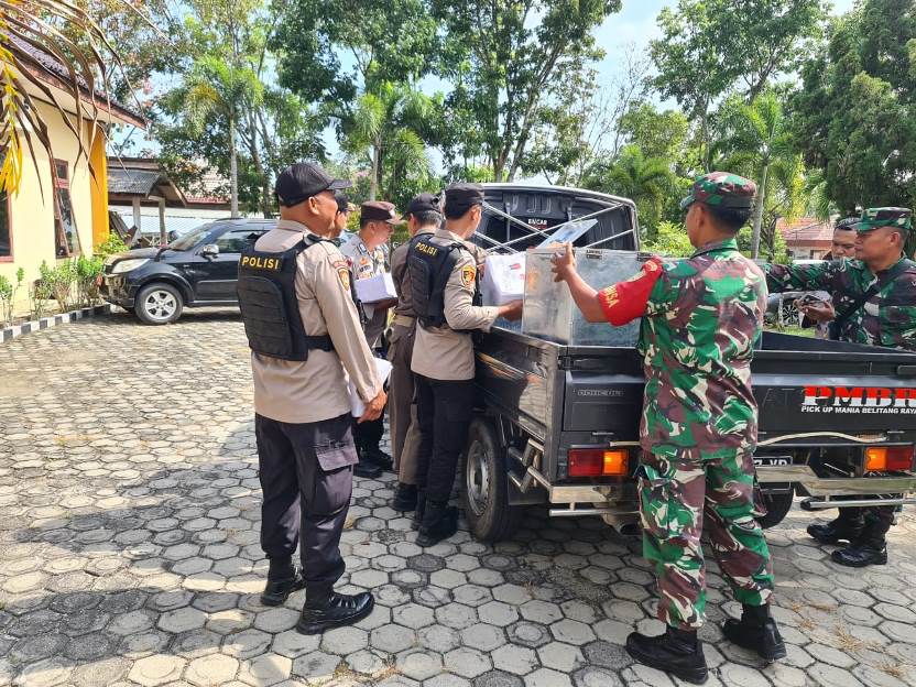 TNI dan Polri Ikut Mensukseskan Pilkades Serentak di OKU Timur, Ini Buktinya