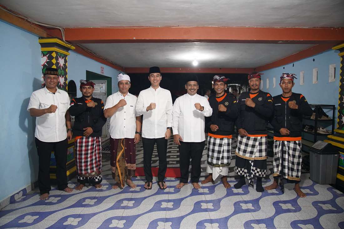 KEBERSAMAAN! Umat Hindu di OKI Ikuti Safari Ramadhan Bupati Muchendi