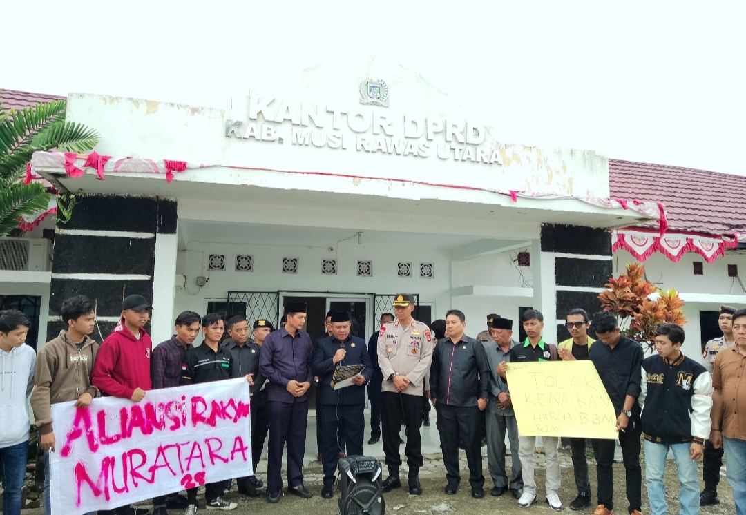 Puluhan Mahasiswa Demo di DPRD Muratara, Ini Tuntutan Mereka?