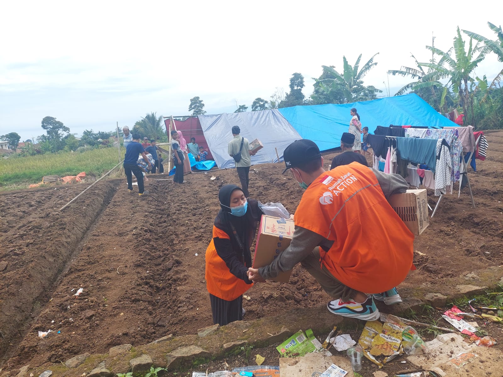  Relawan Rumah Zakat Salurkan Logistik untuk Warga Terdampak Gempa Cianjur   