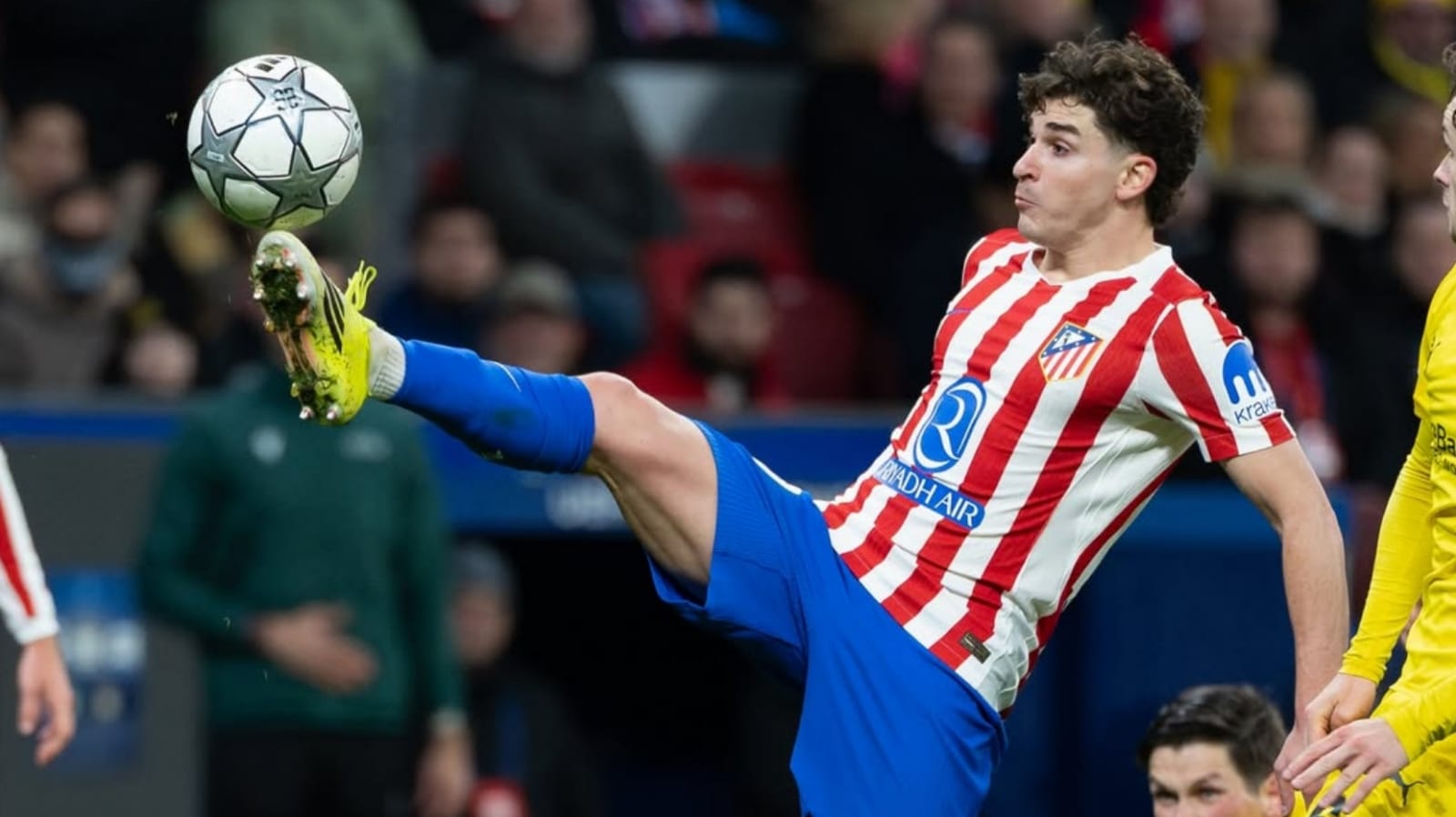 Barcelona Merekrut Penyerang Atletico Madrid Julian Alvarez?