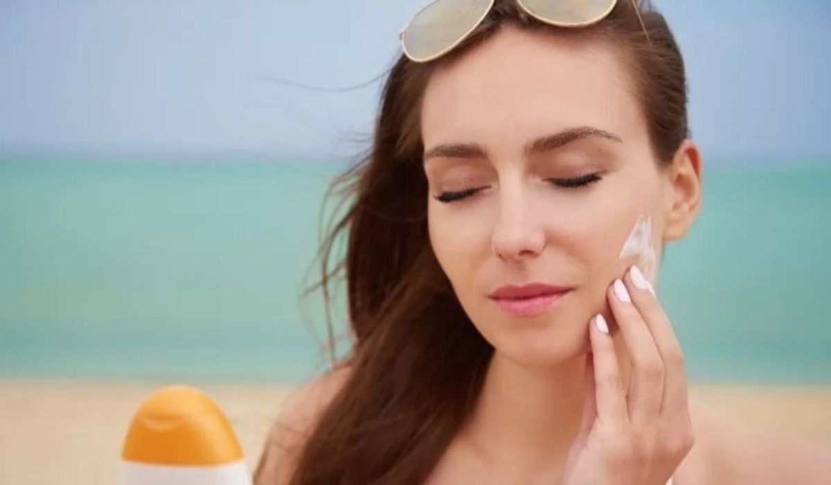 5 Sunscreen Terbaik untuk Kulit Kering, Nomor 4 Viral Banget Cocok untuk Semua Jenis Kulit