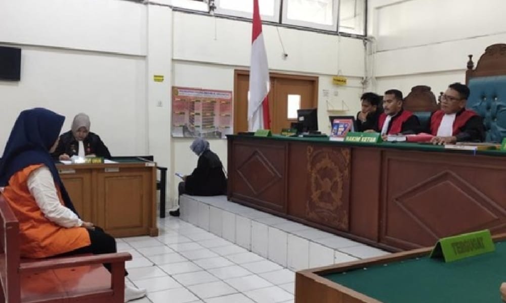 TOK! Bidan Agustina Resmi Dituntut 4 Tahun Kurungan Penjara Karena Langgar UU Kesehatan 