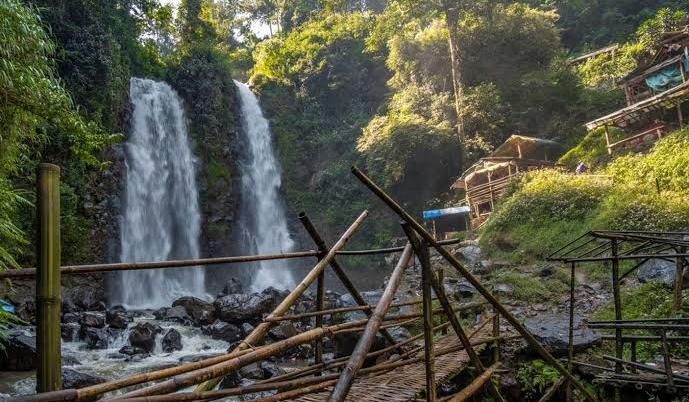 5 Objek Wisata Curug Terbaik di Bandung yang Menyegarkan, Harga Murah, Lokasi Mudah Dijangkau 