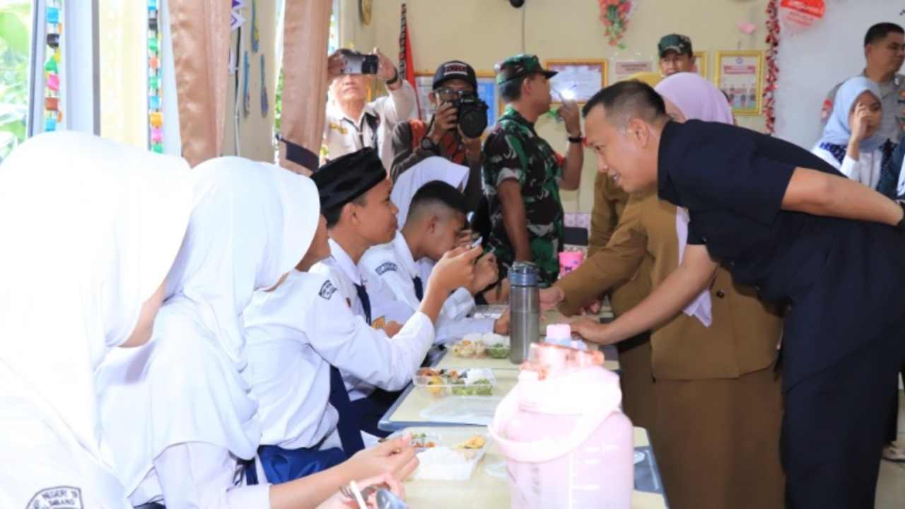 Ribuan Siswa di Palembang Nikmati Makan Bergizi Gratis, Ini Tanggapan Wali Murid