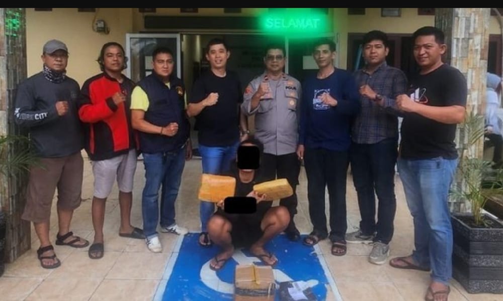 MANTAP! Seorang Pria di Muara Enim Diringkus Polisi Saat Ambil Paket Ganja Kering 1,8 Kilogram 