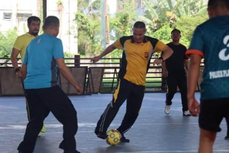Hari Bhayangkara, Cara Kapolres Muba Gocek Bola Mirip Pemain Profesional pada Pertandingan Futsal